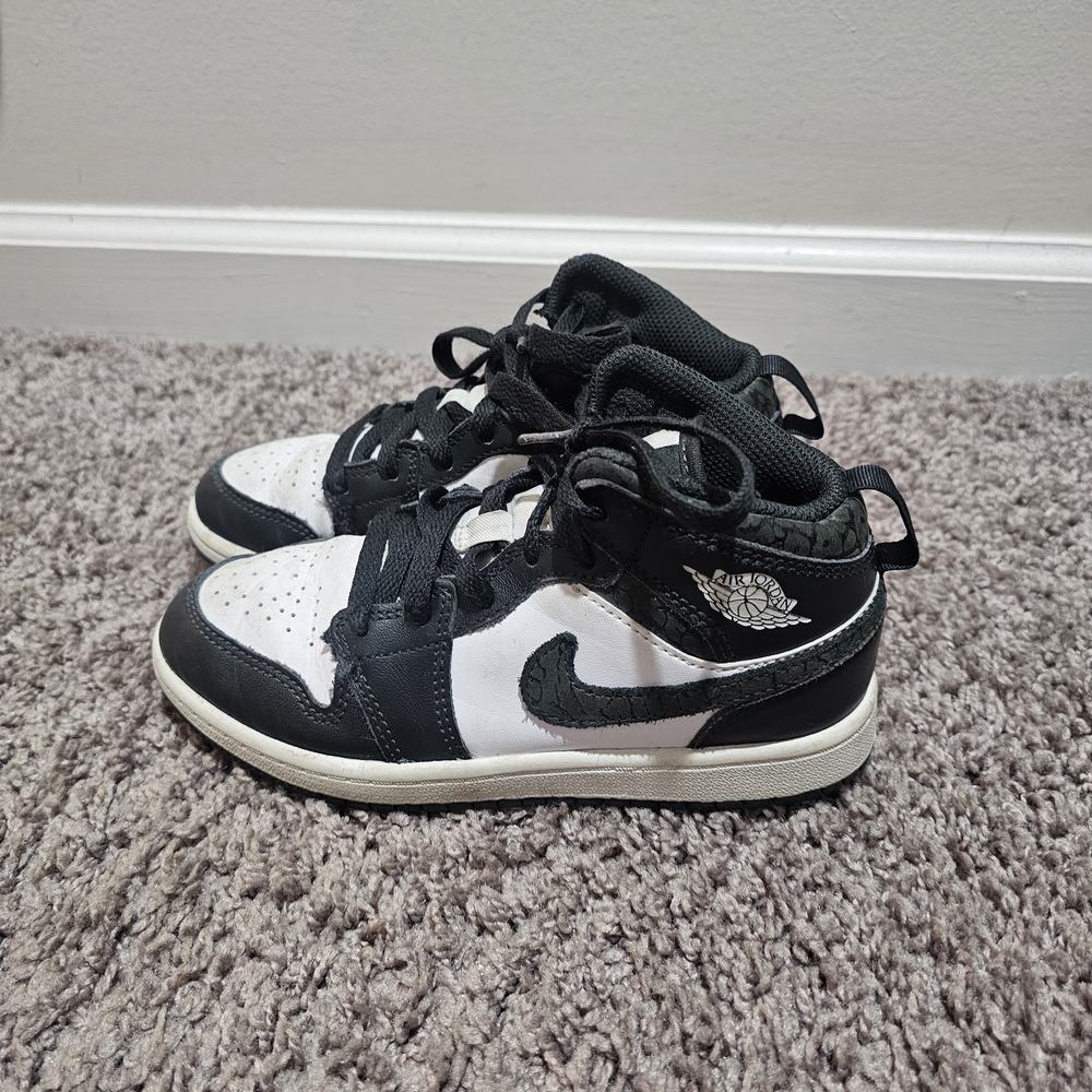 NIKE JORDAN MID TOP PANDA ELELPHANT SNEAKERS Youth Size 1